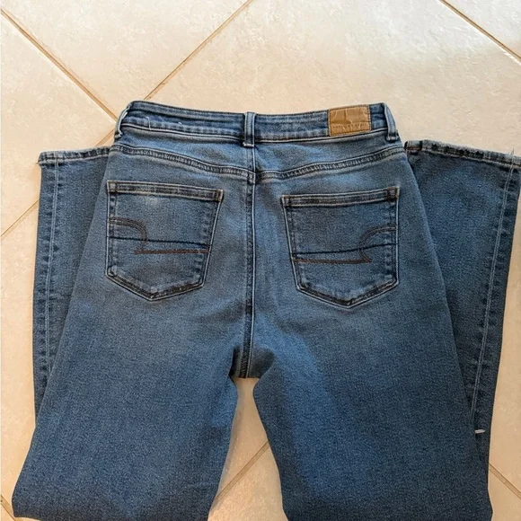 Distressed American Eagle Jeans Size 2 High Rise Mom Jeans 90’s Y2k - Picture 4 of 8